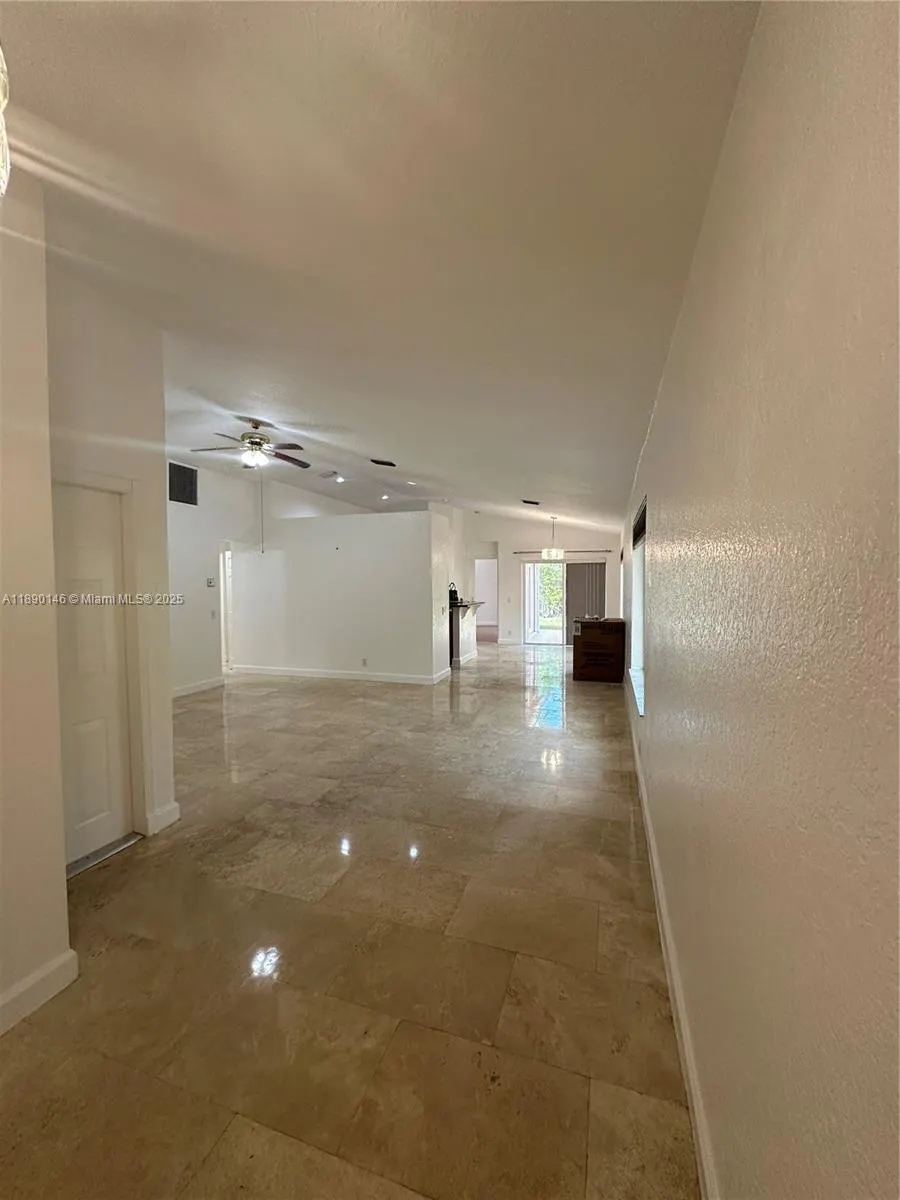 4279 Greenbriar Ln