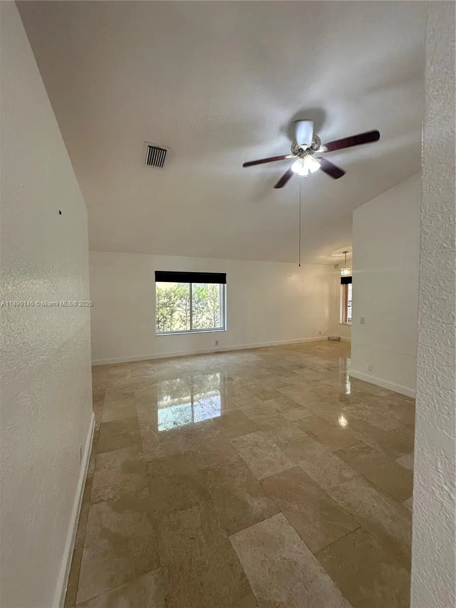 4279 Greenbriar Ln