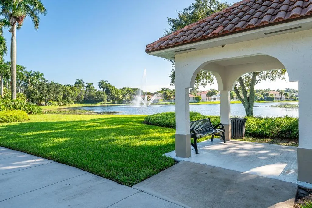 4279 Greenbriar Ln