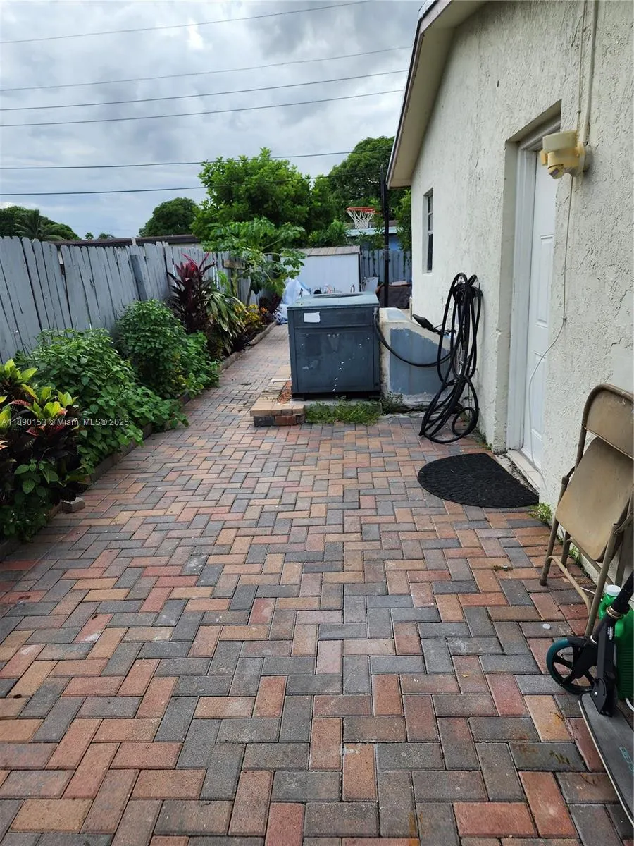 4361 NW 35th Ave