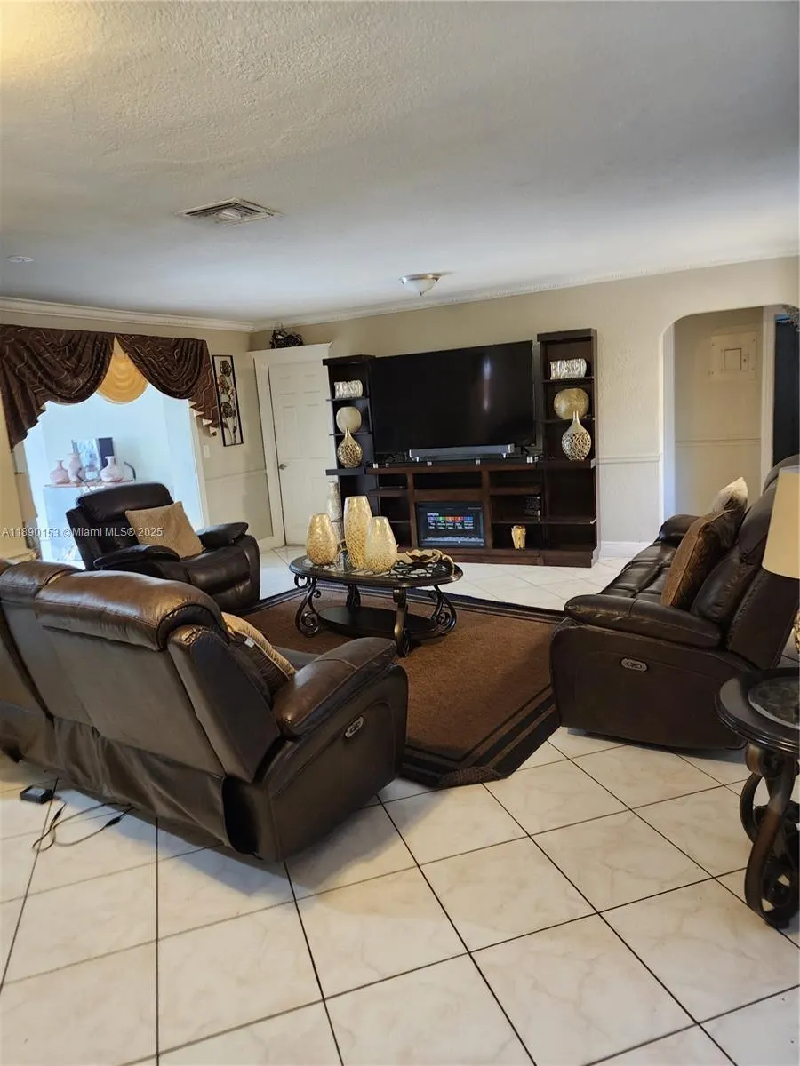 4361 NW 35th Ave
