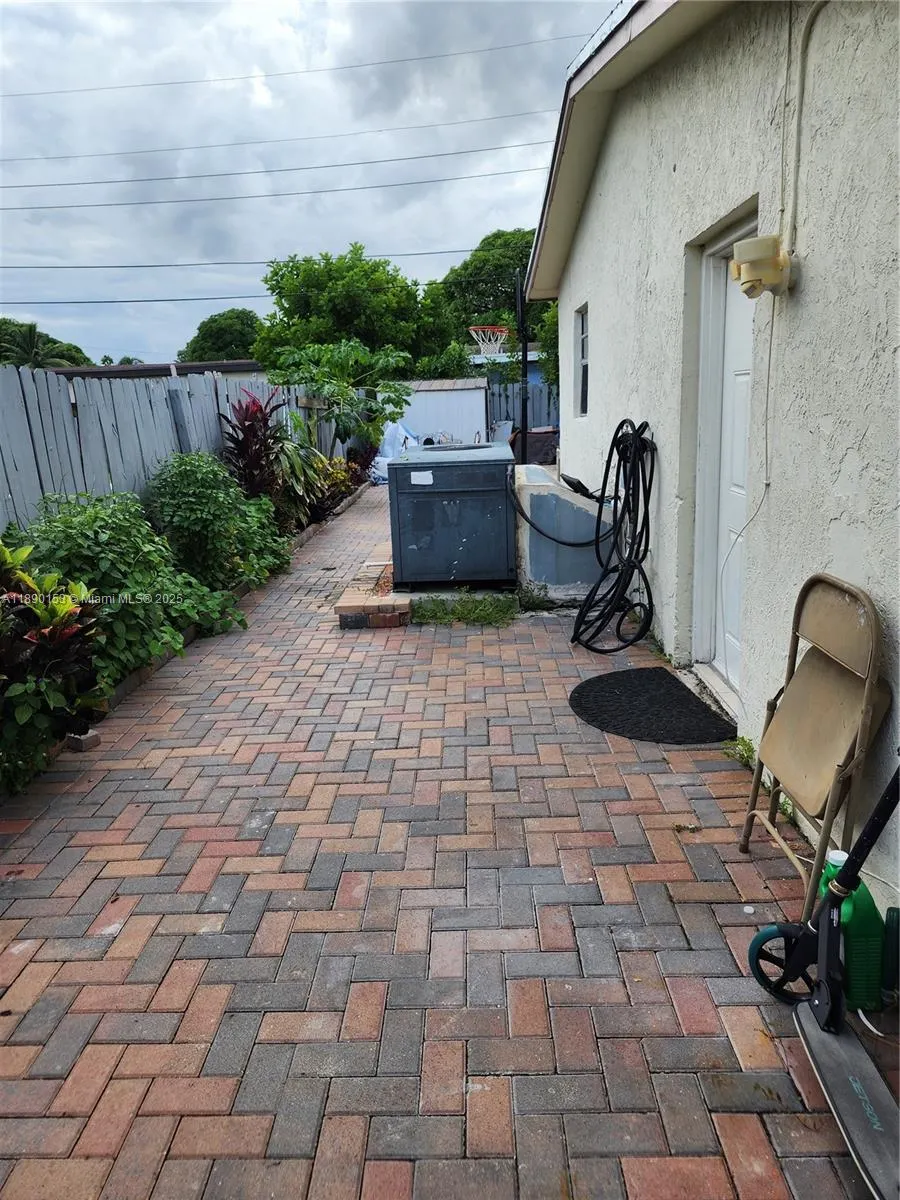 4361 NW 35th Ave