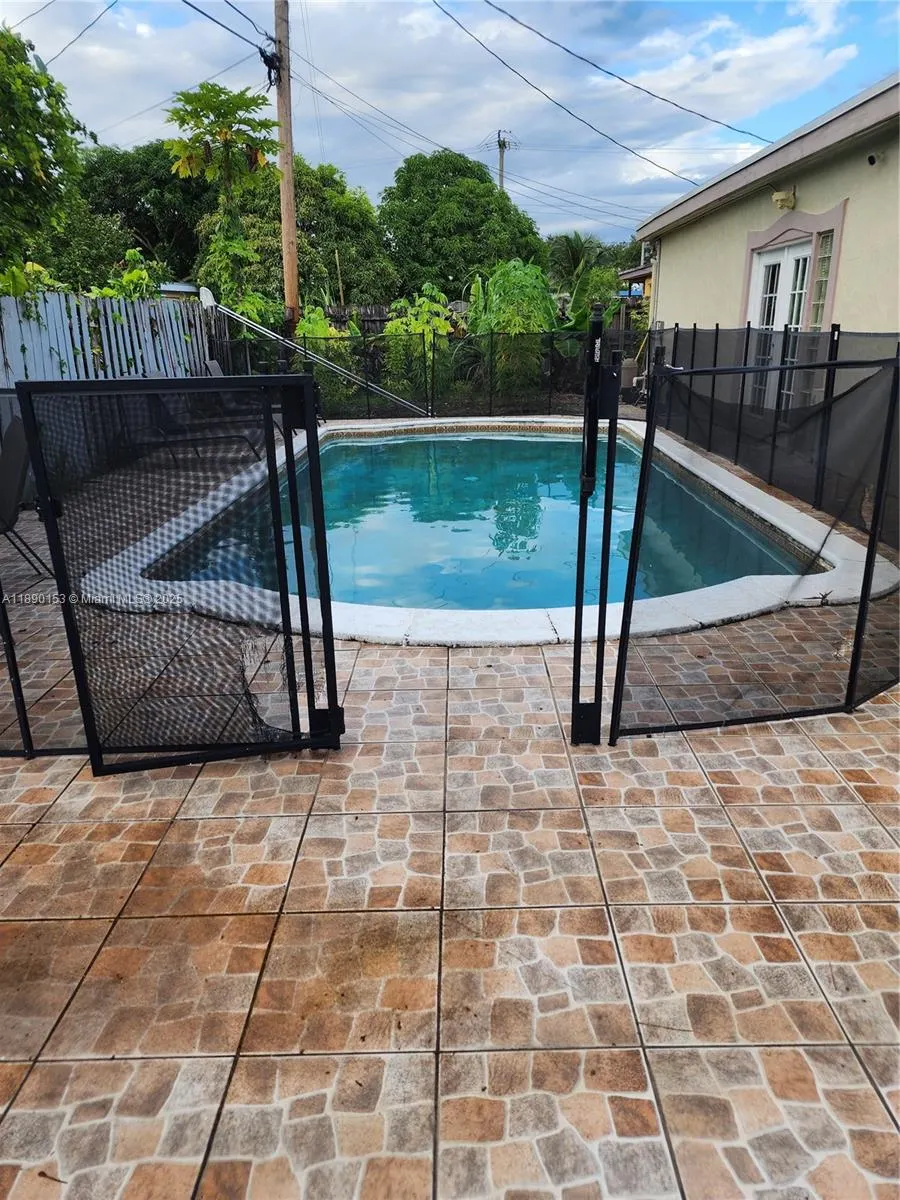 4361 NW 35th Ave