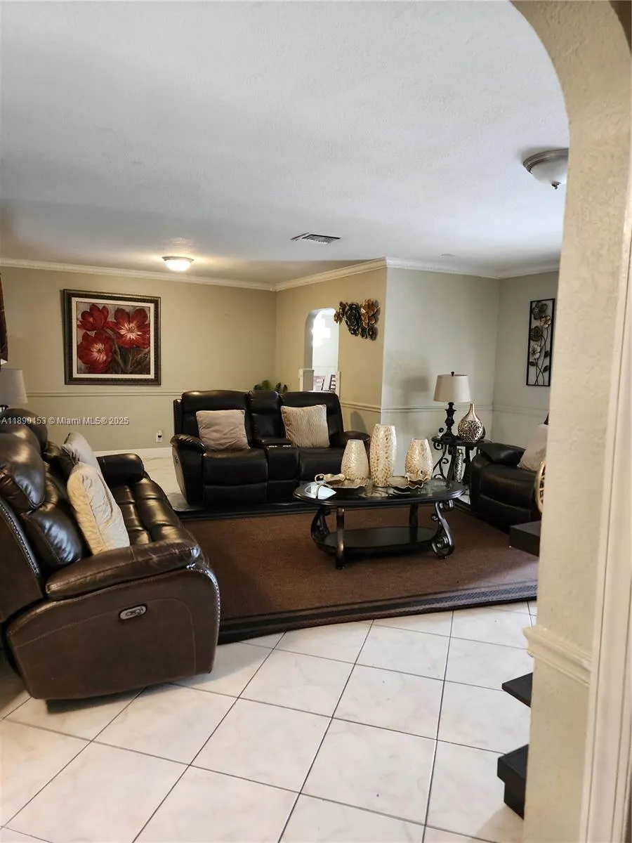 4361 NW 35th Ave
