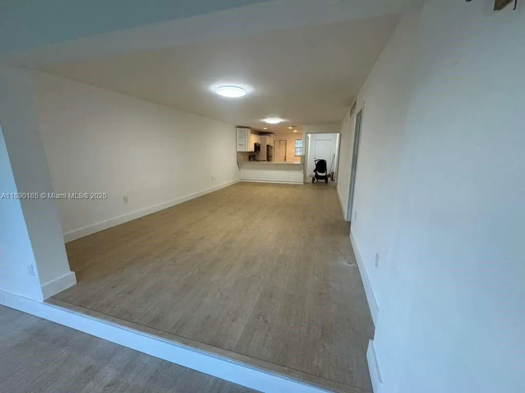 1550 NE 191st St, #310
