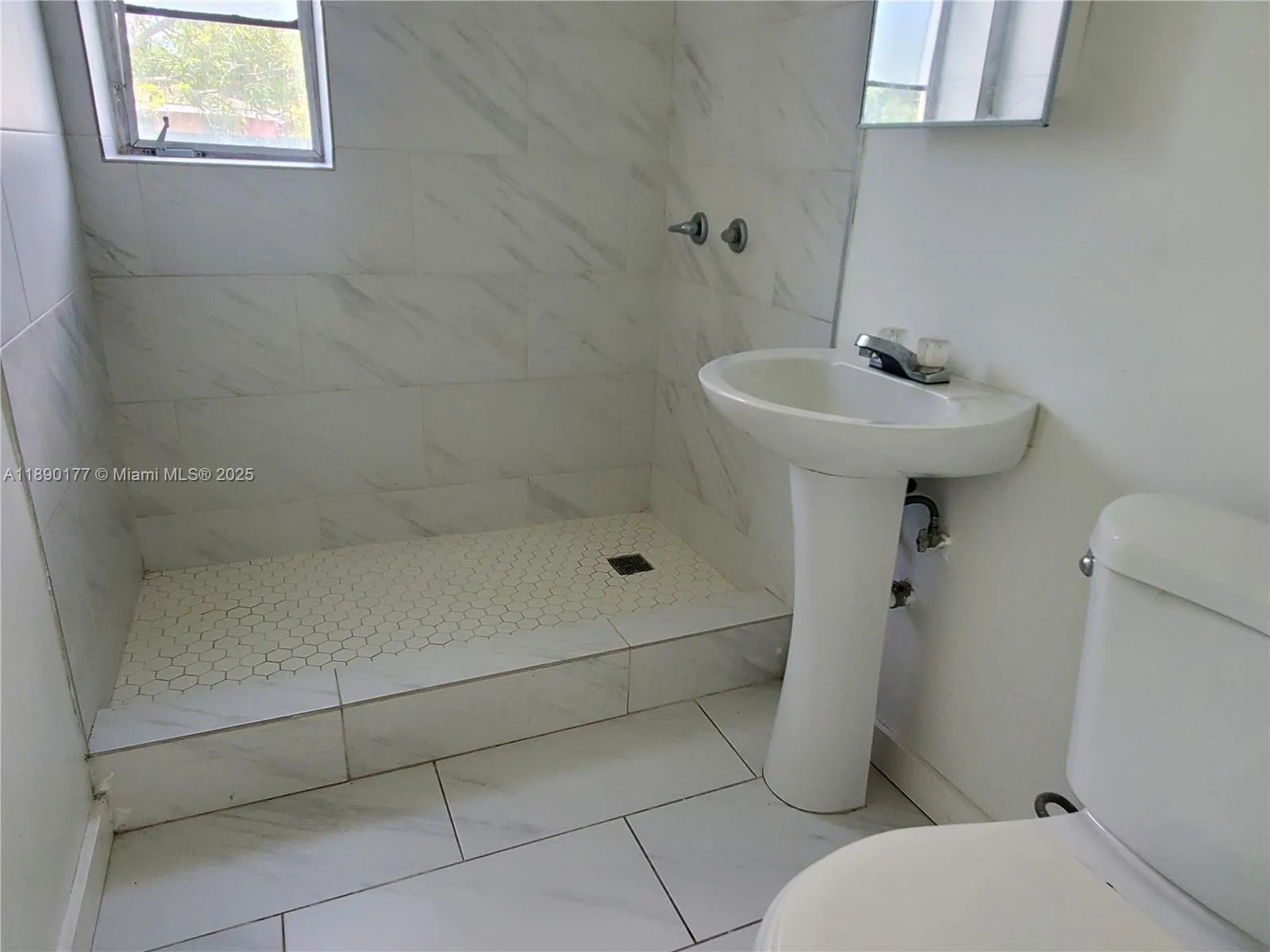 1240 NE 143rd St, #0