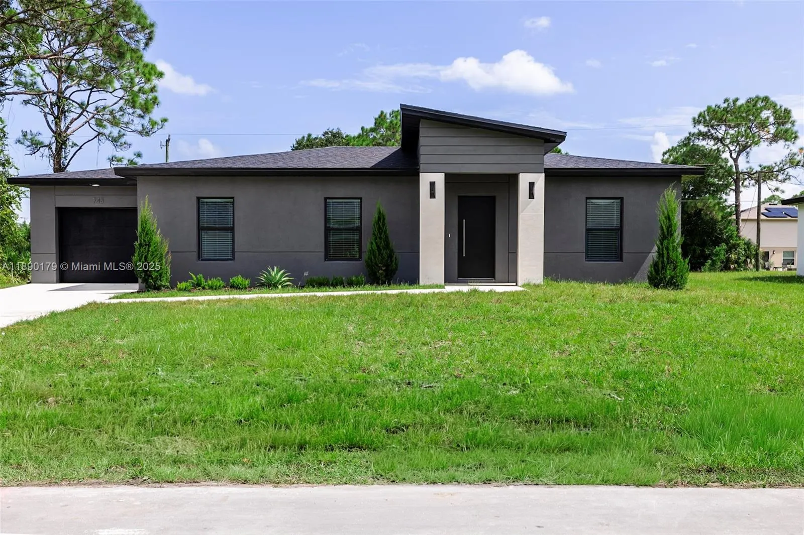 743 Darby Ave SW