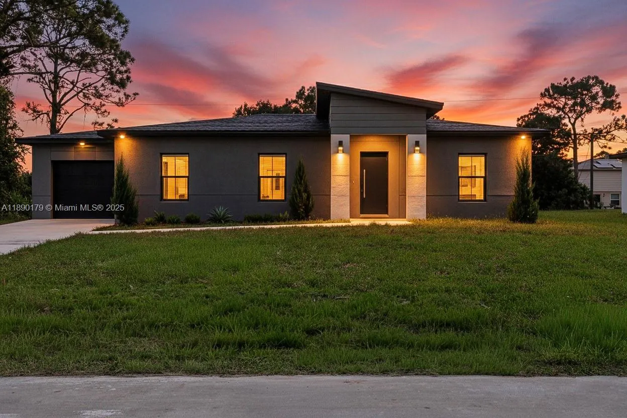 743 Darby Ave SW