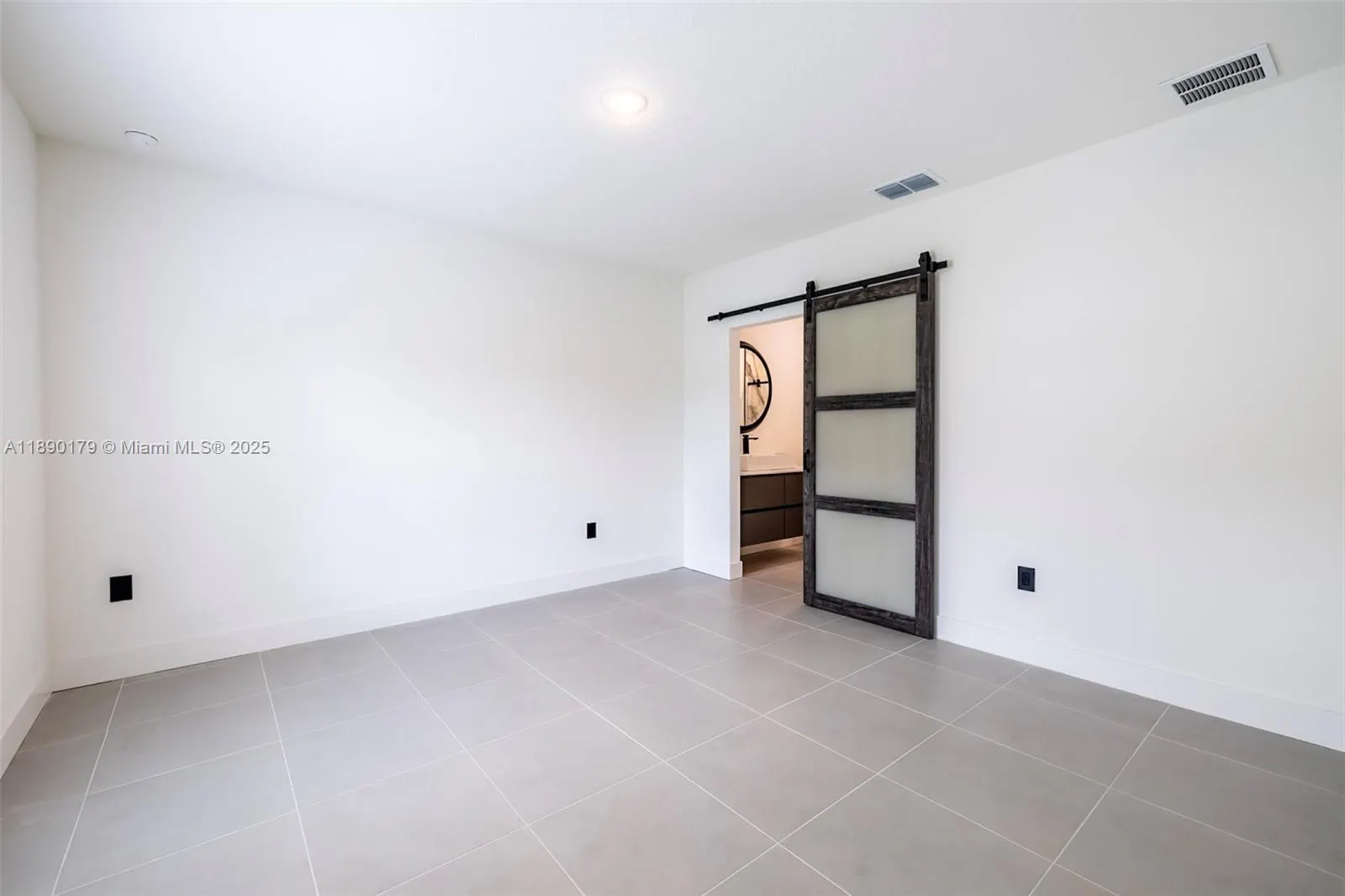 743 Darby Ave SW