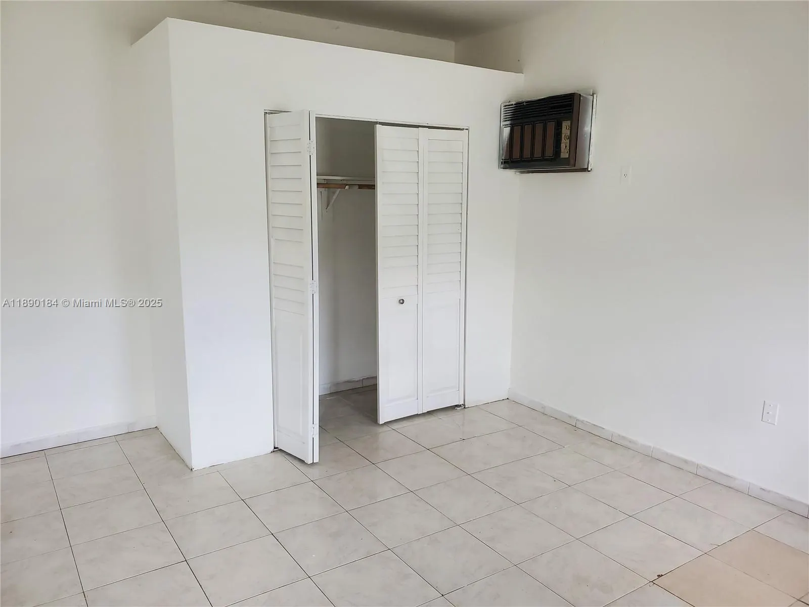 1160 NE 200th Ter, #1