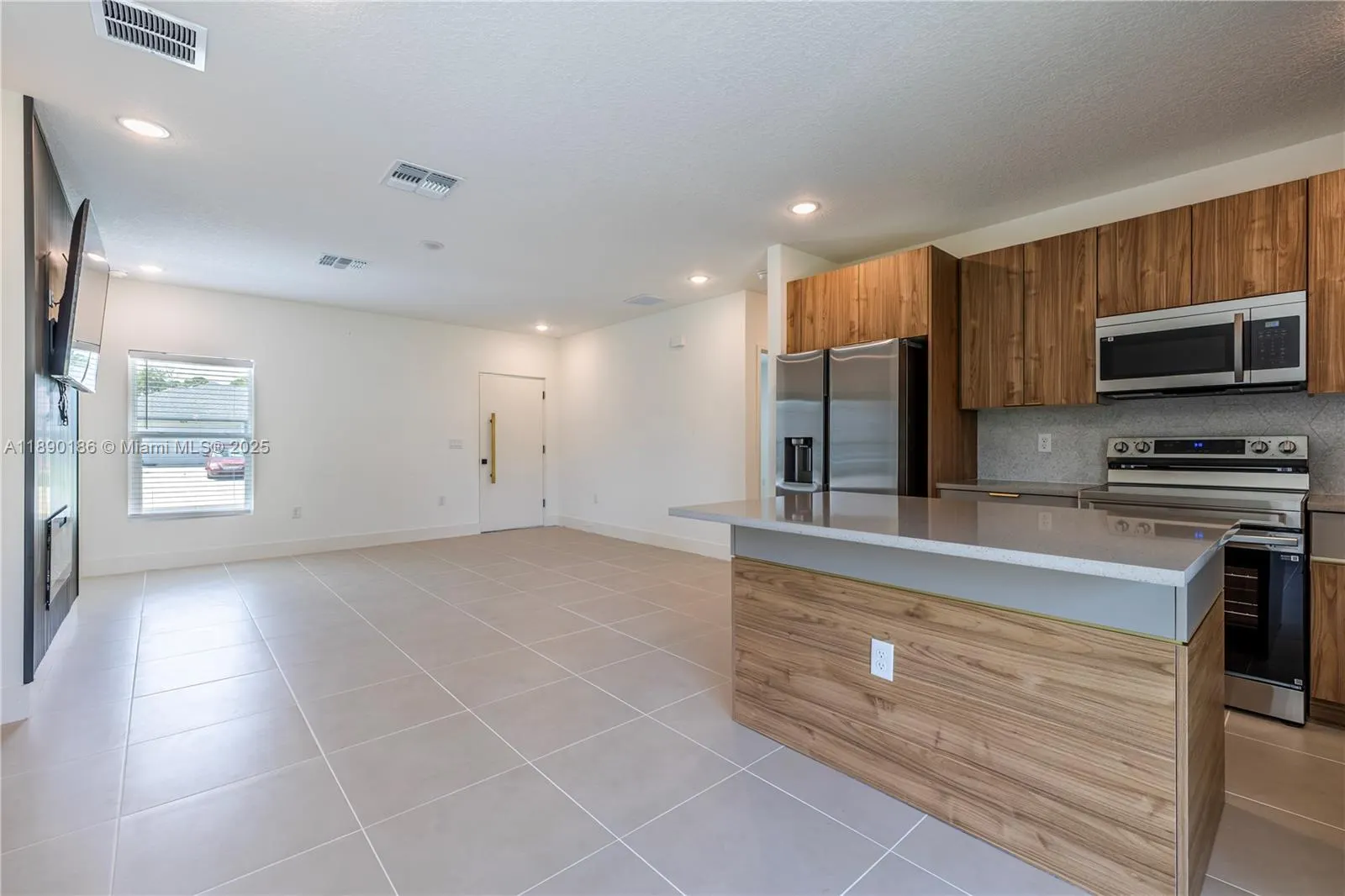 749 Darby Ave SW
