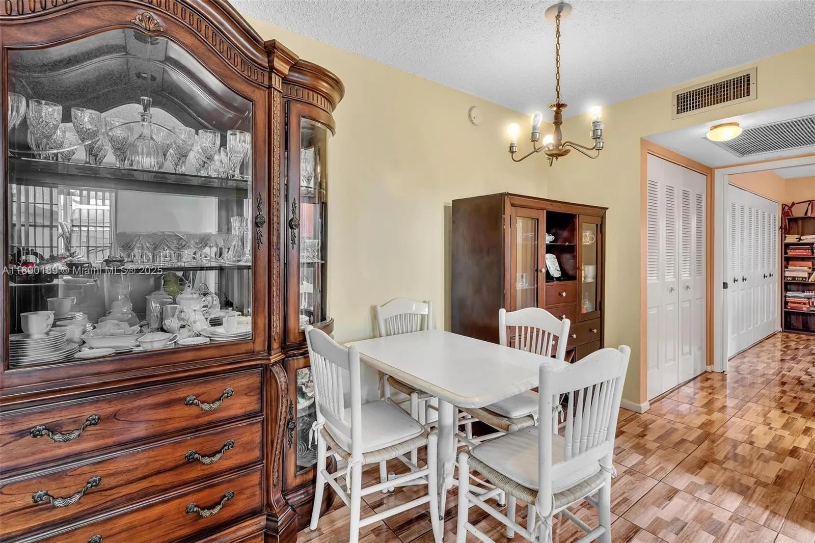 160 Markham H, #160