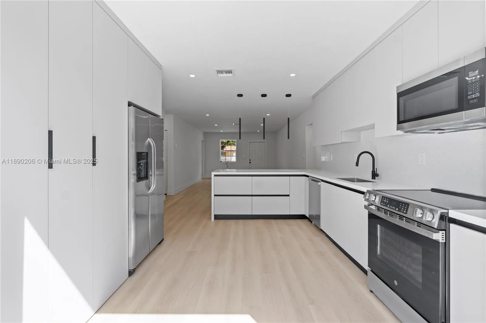 200 E 60th St