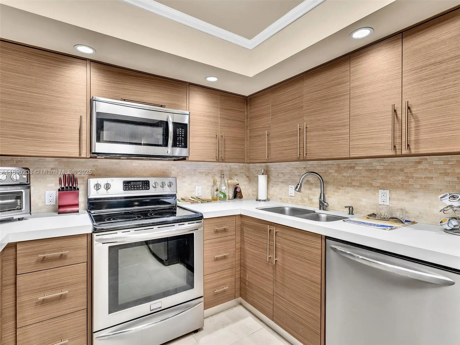 600 Biltmore Way, #406