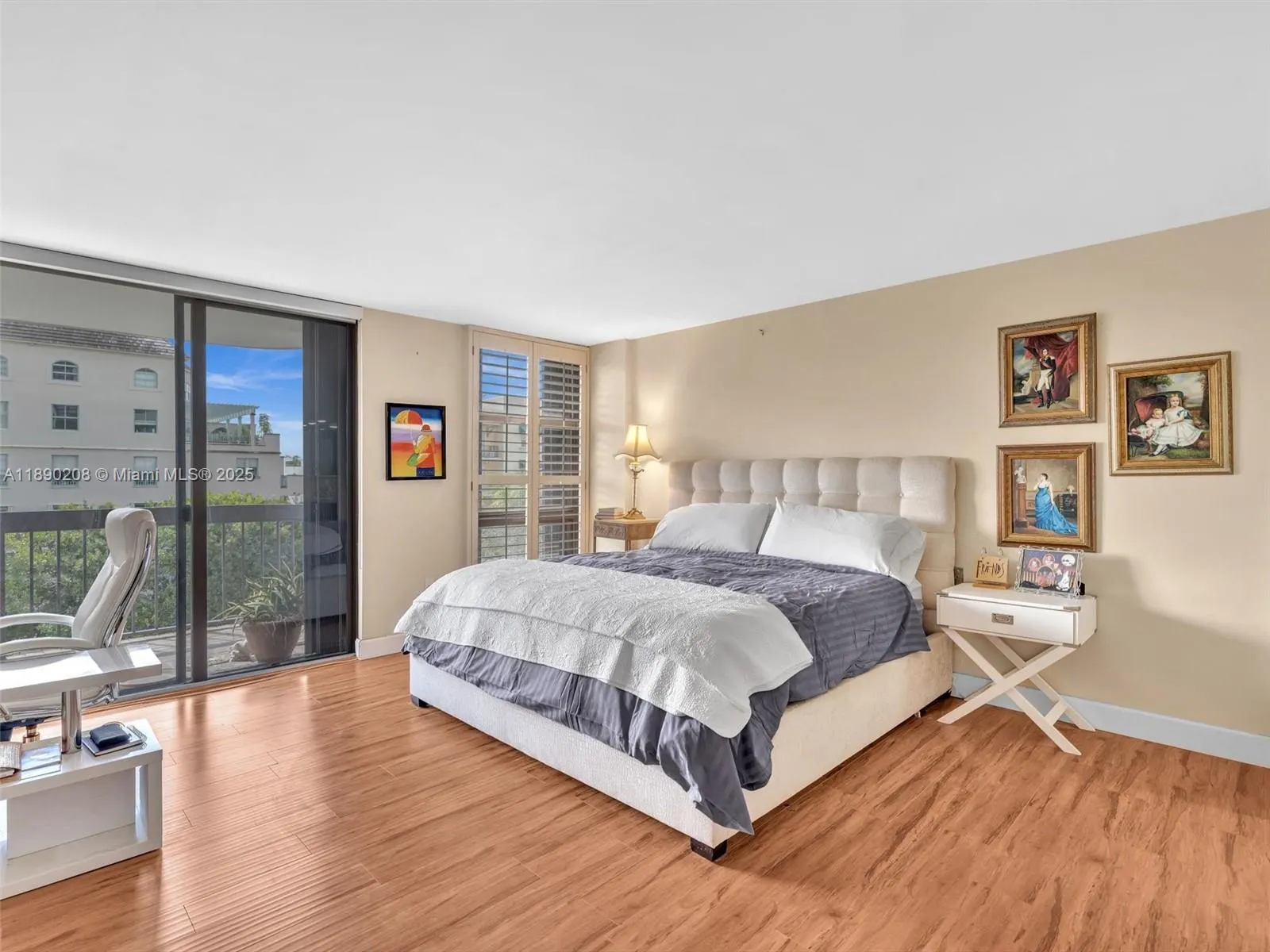 600 Biltmore Way, #406