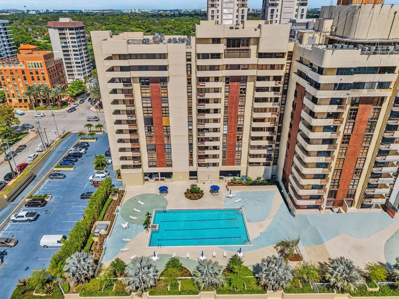 600 Biltmore Way, #406