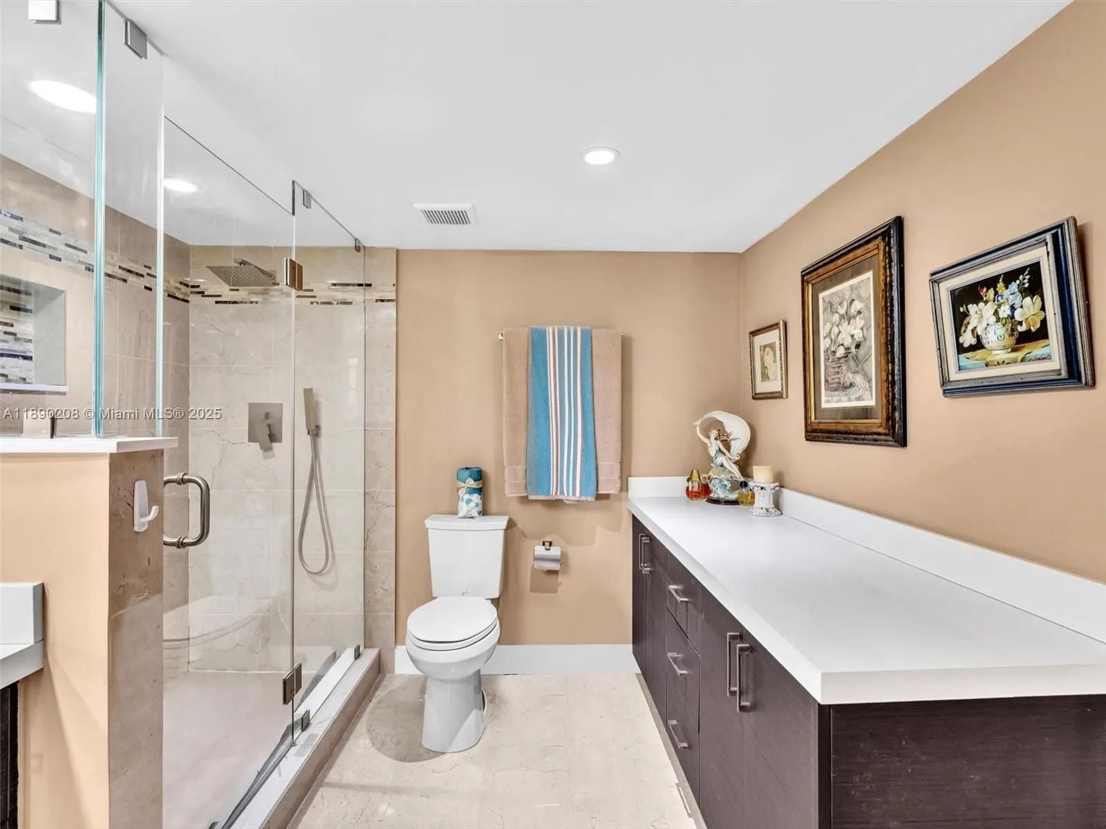 600 Biltmore Way, #406