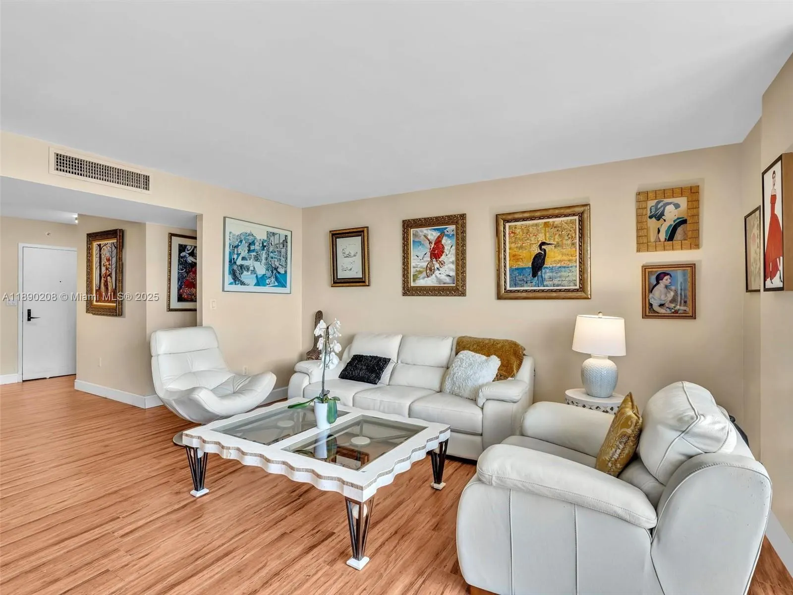 600 Biltmore Way, #406