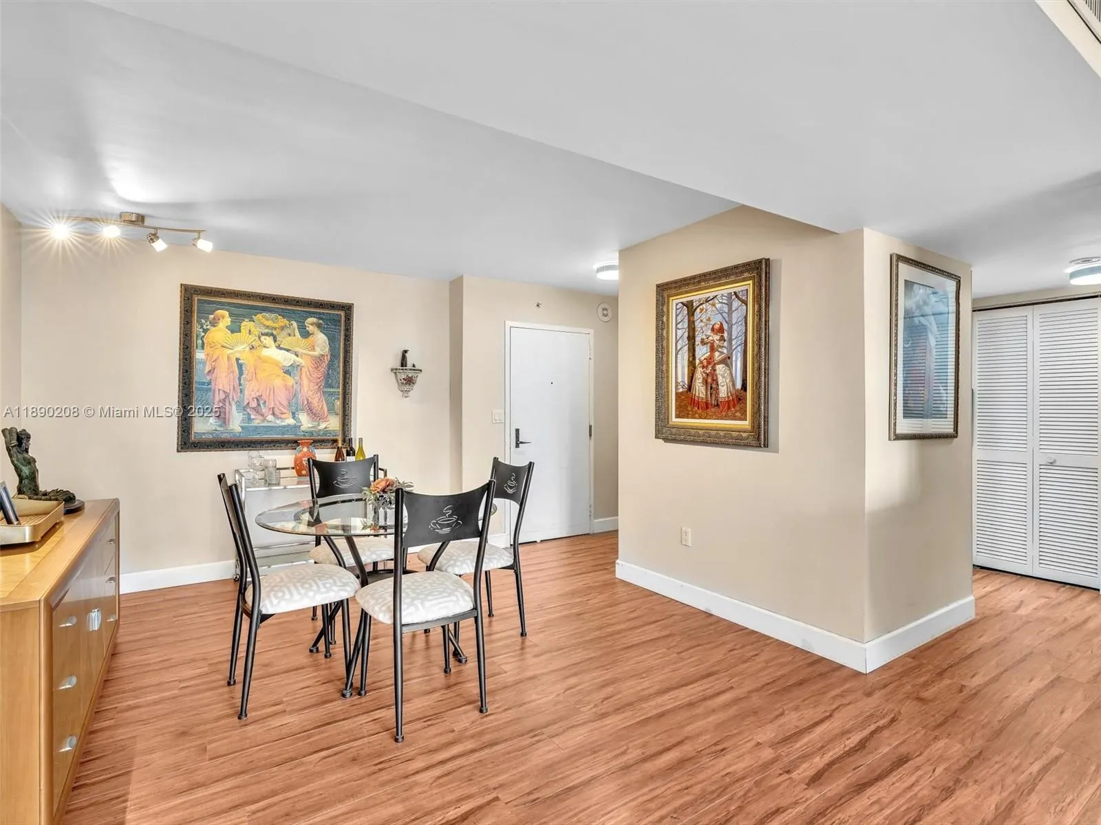 600 Biltmore Way, #406