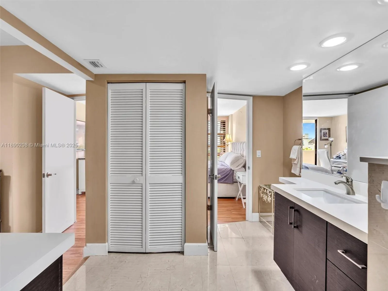 600 Biltmore Way, #406