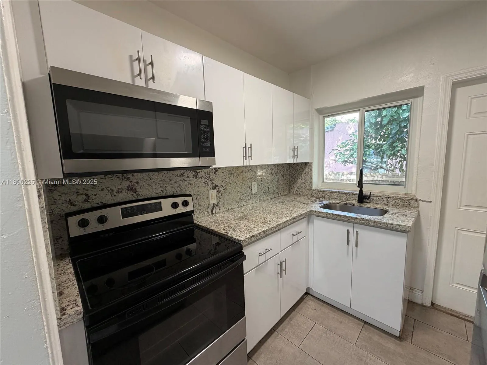 7712 NE 1st Ct, #-