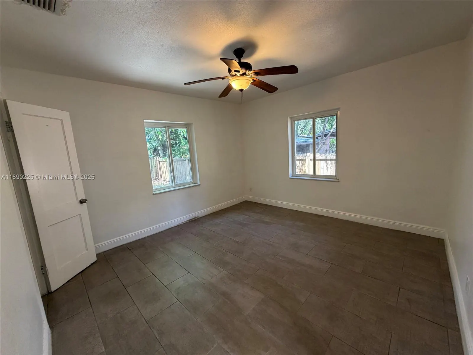 7712 NE 1st Ct, #-