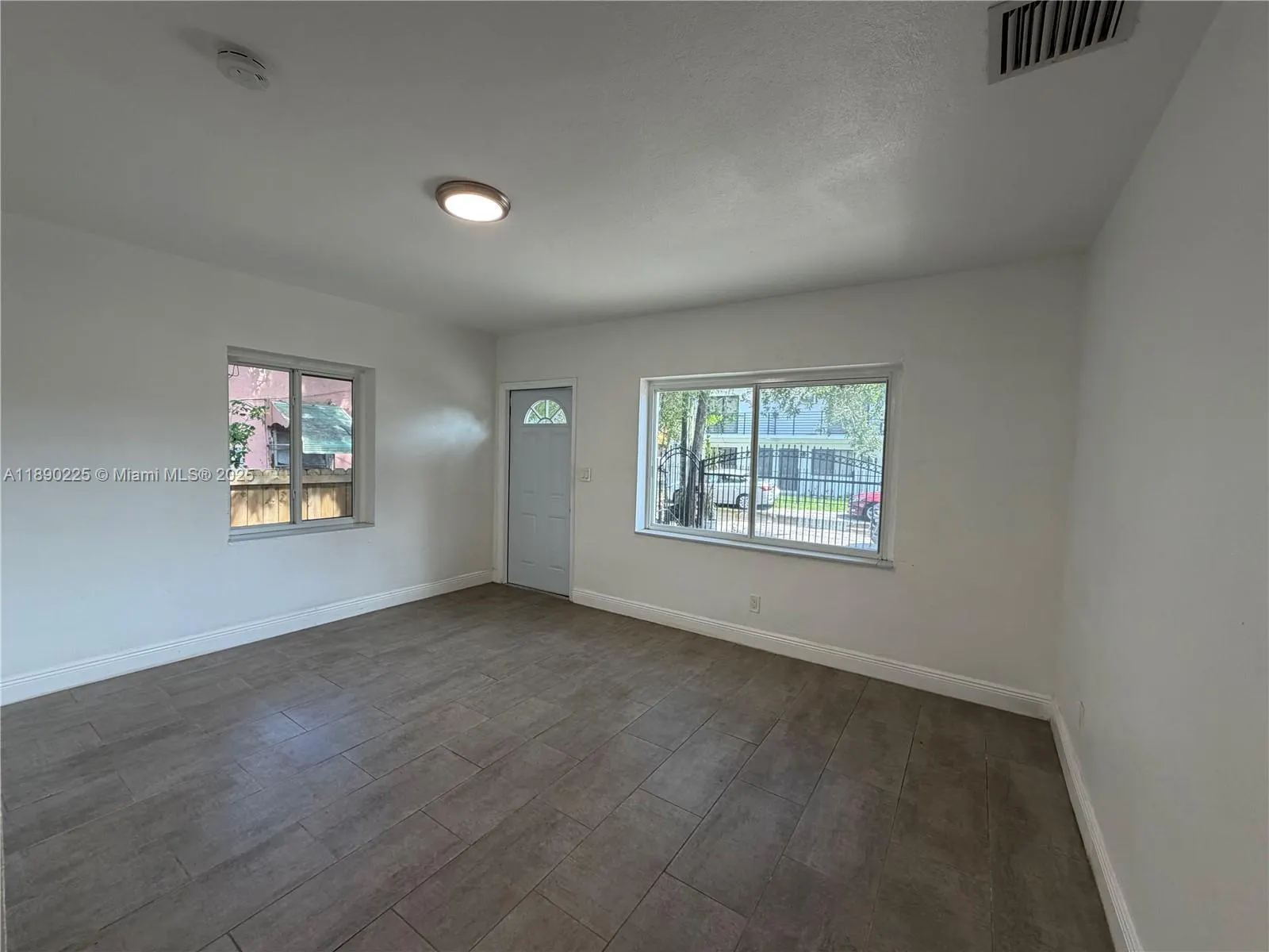7712 NE 1st Ct, #-