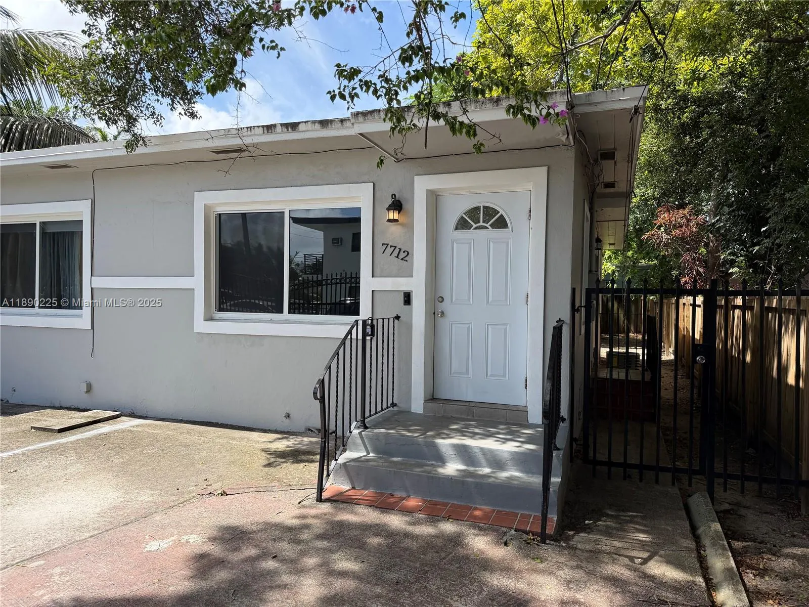 7712 NE 1st Ct, #-