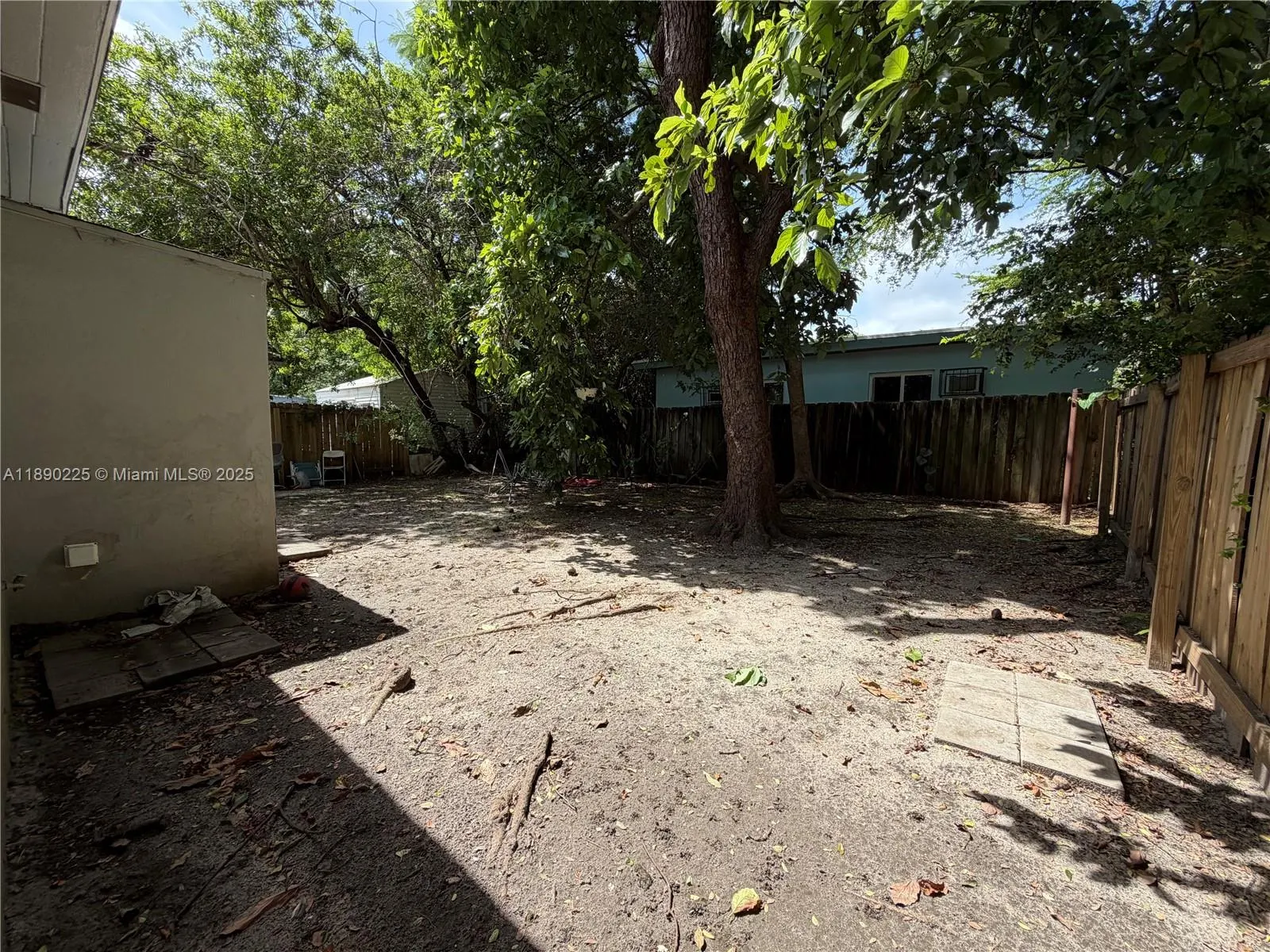 7712 NE 1st Ct, #-