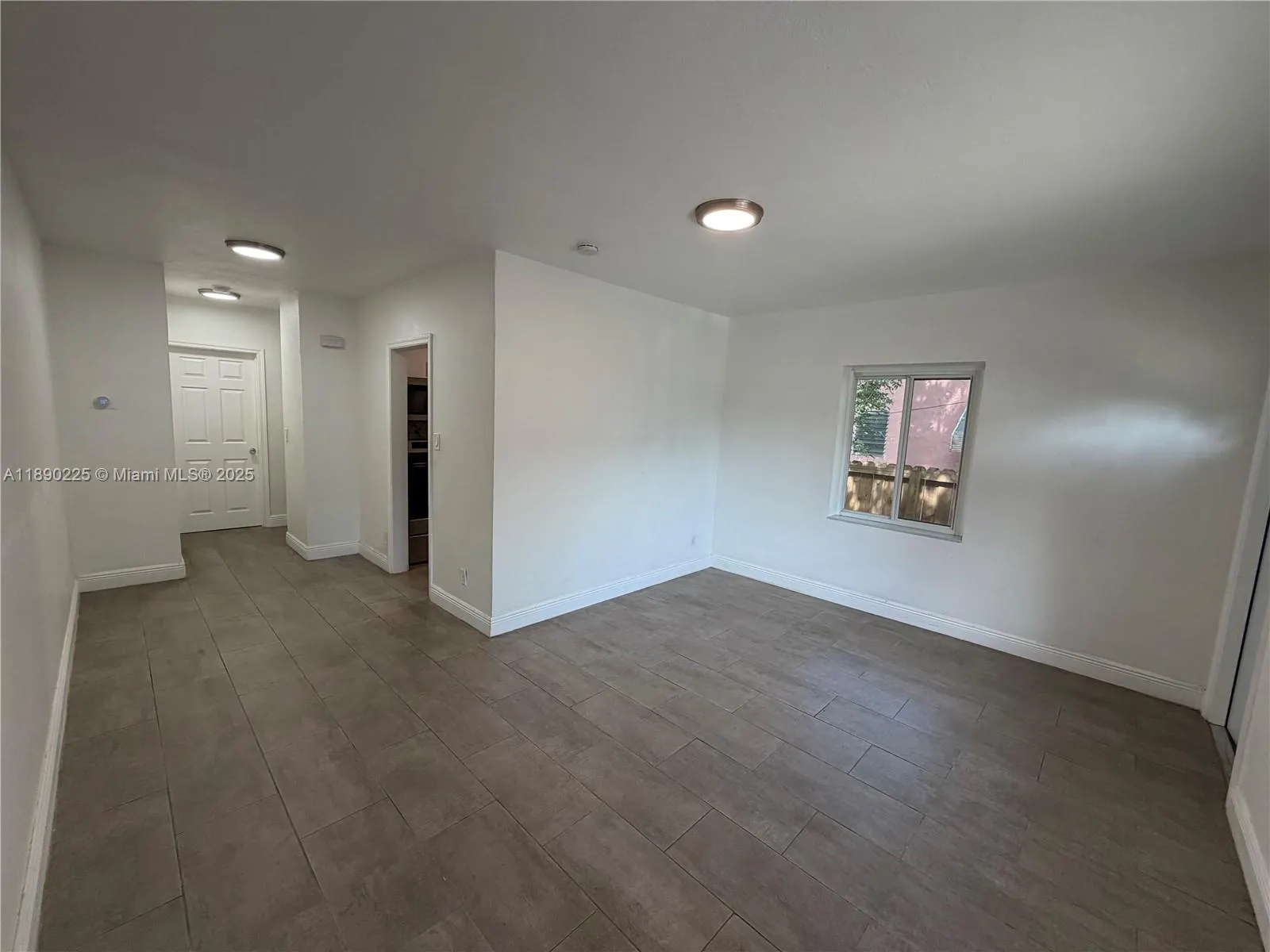 7712 NE 1st Ct, #-