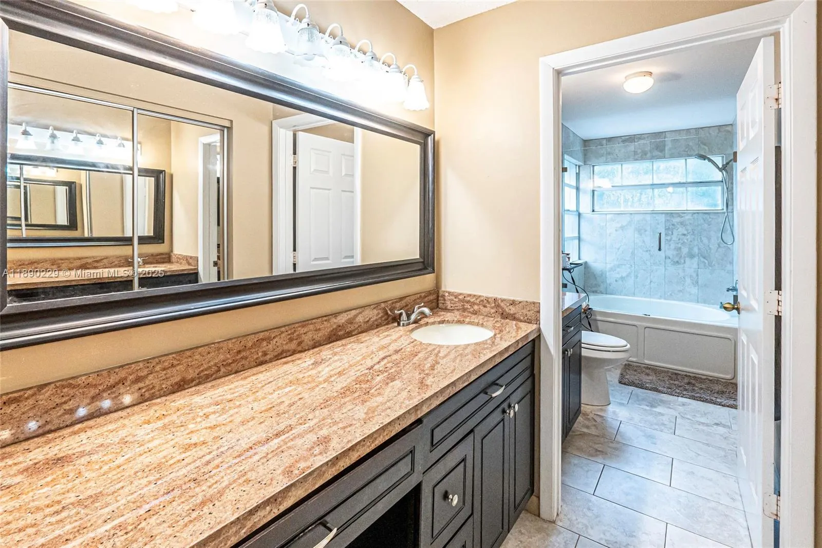 2913 Myrtle Oak Cir