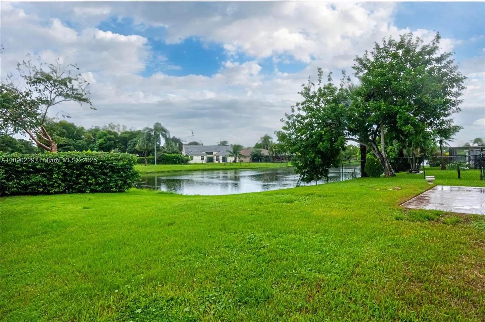 2913 Myrtle Oak Cir
