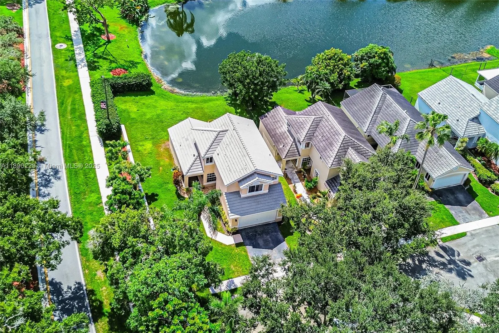 2913 Myrtle Oak Cir