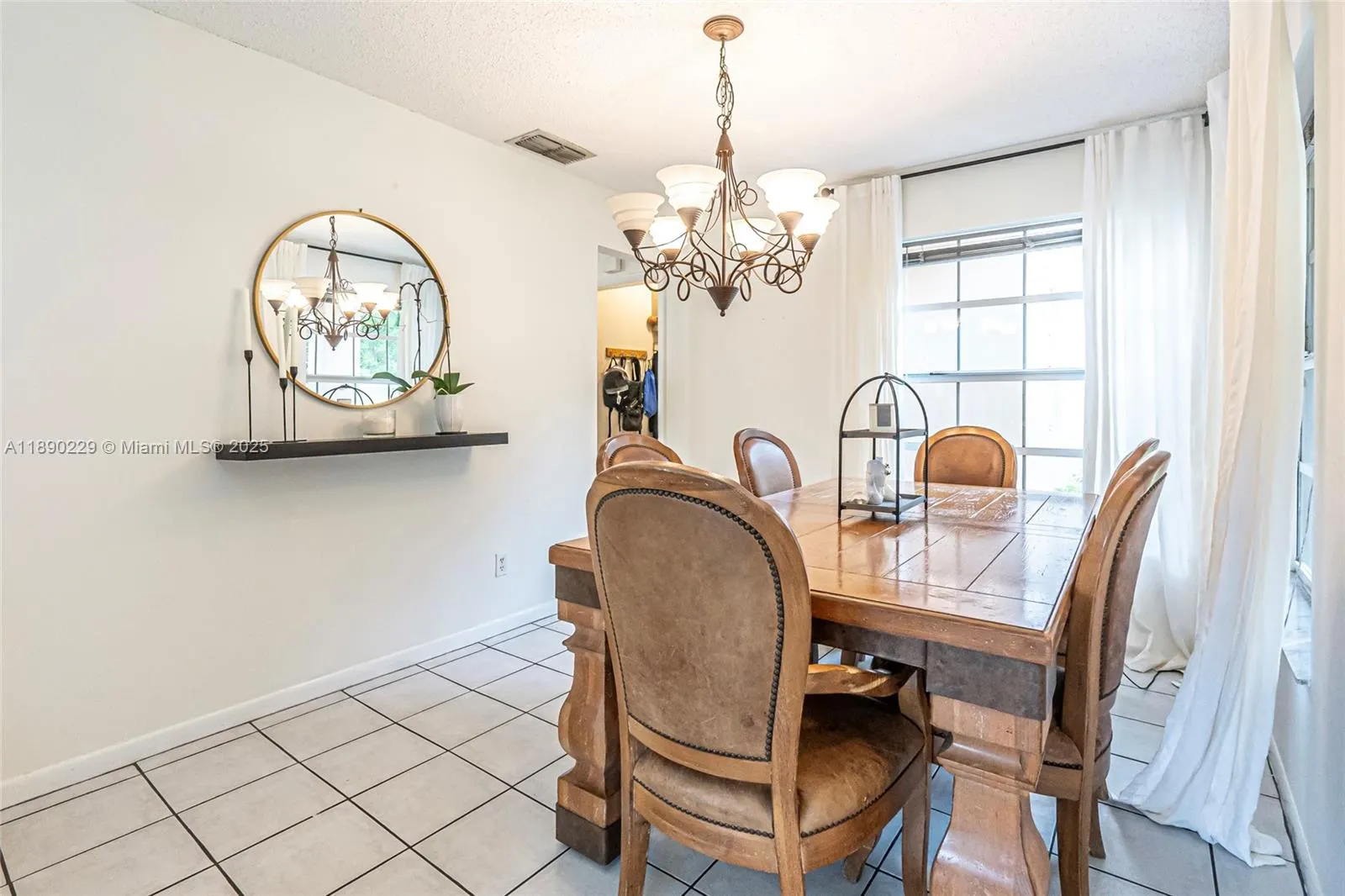 2913 Myrtle Oak Cir