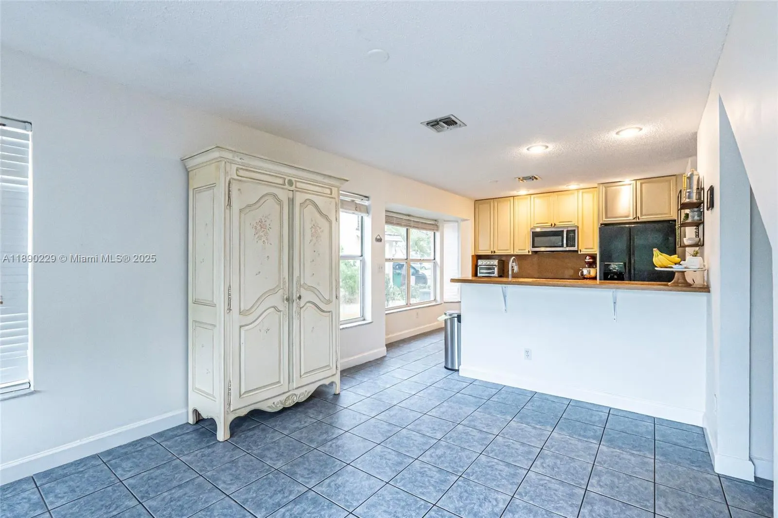 2913 Myrtle Oak Cir
