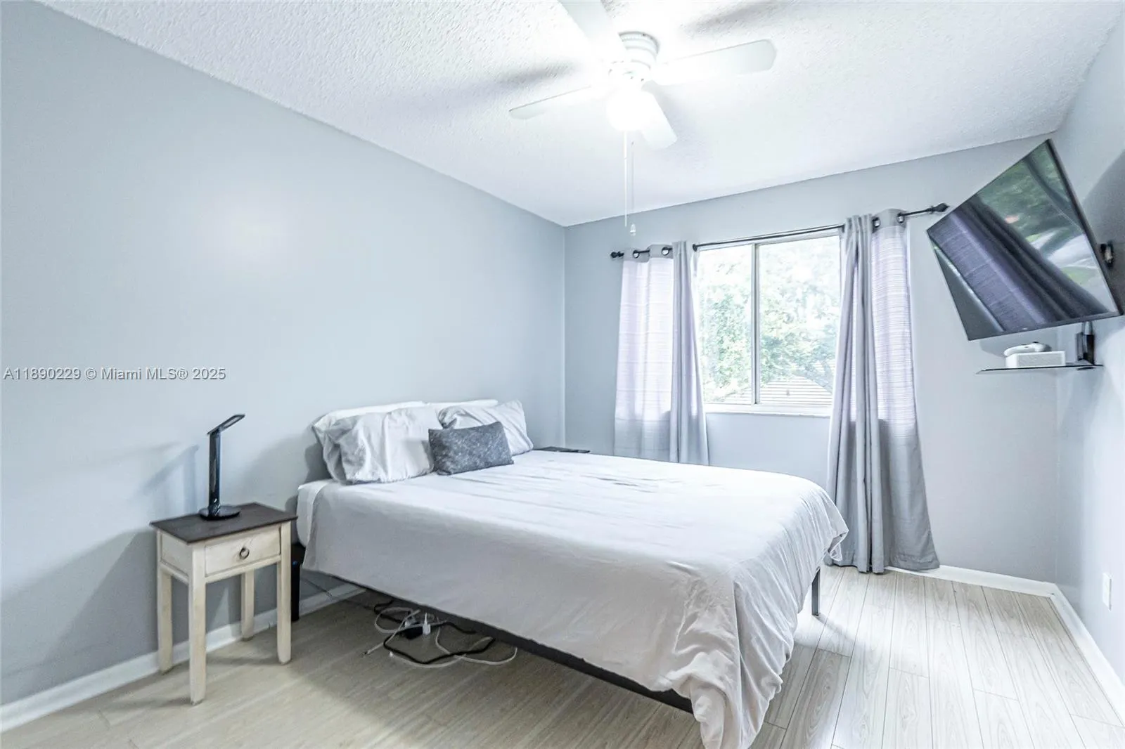 2913 Myrtle Oak Cir