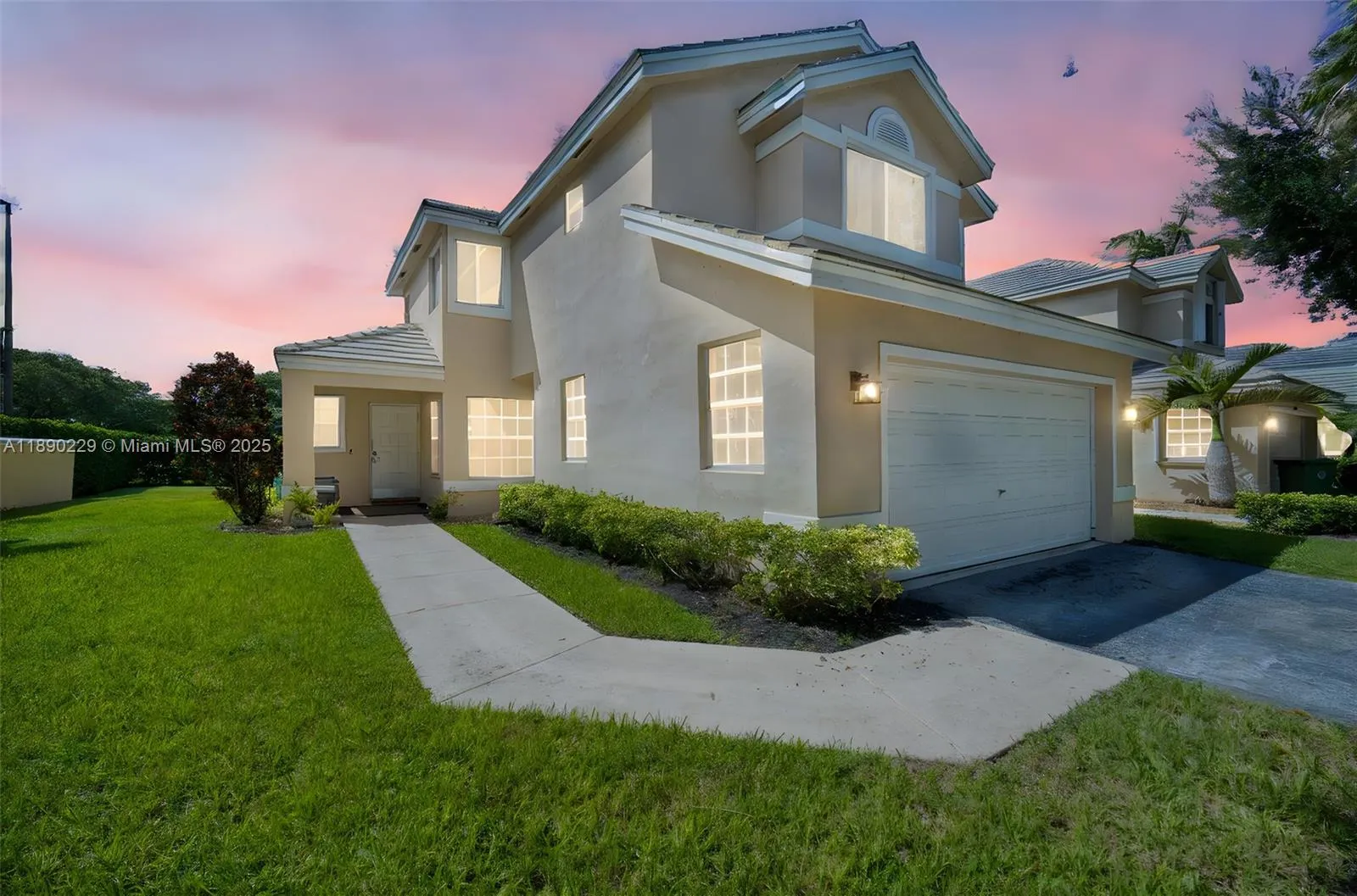 2913 Myrtle Oak Cir