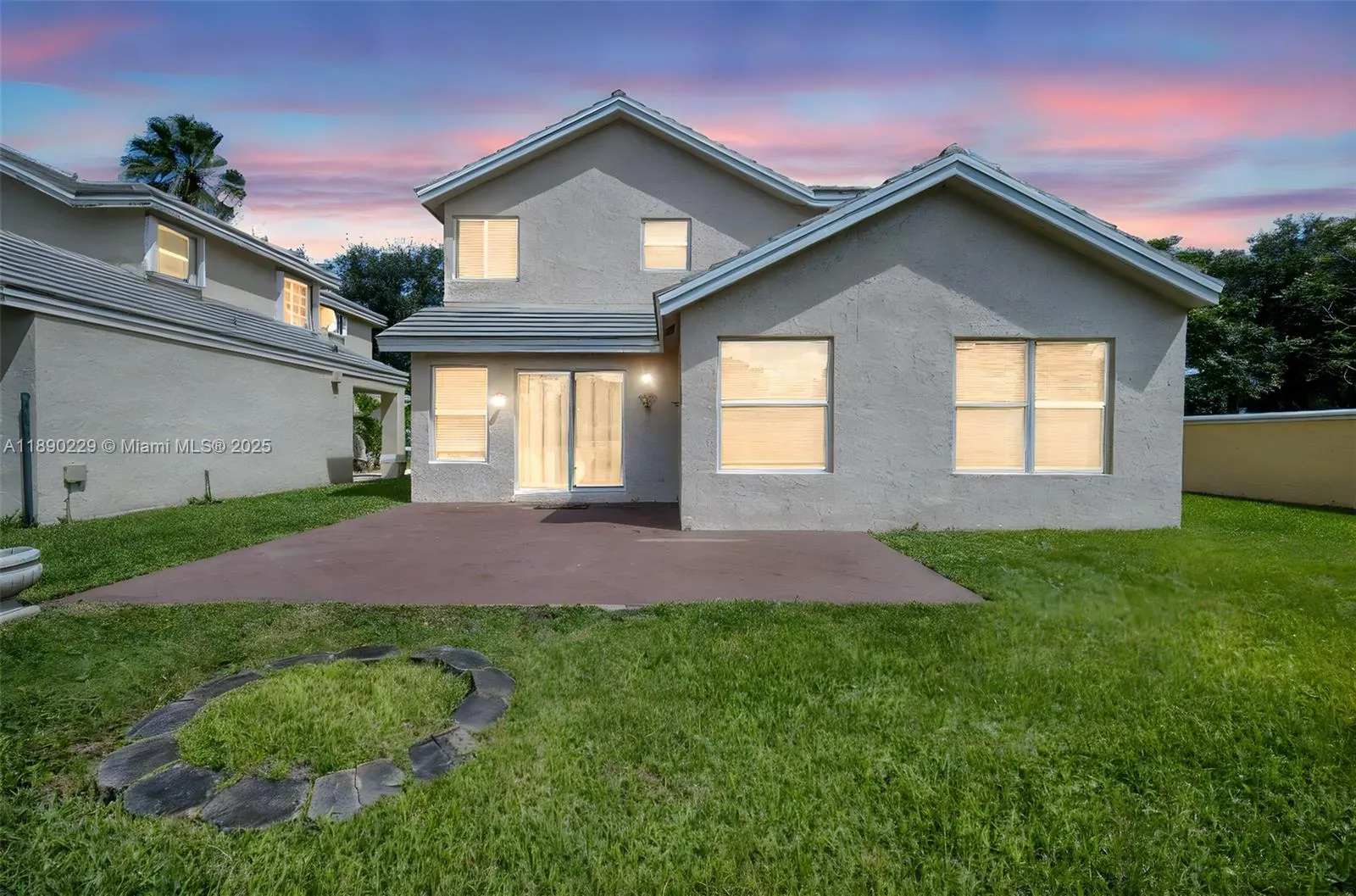 2913 Myrtle Oak Cir