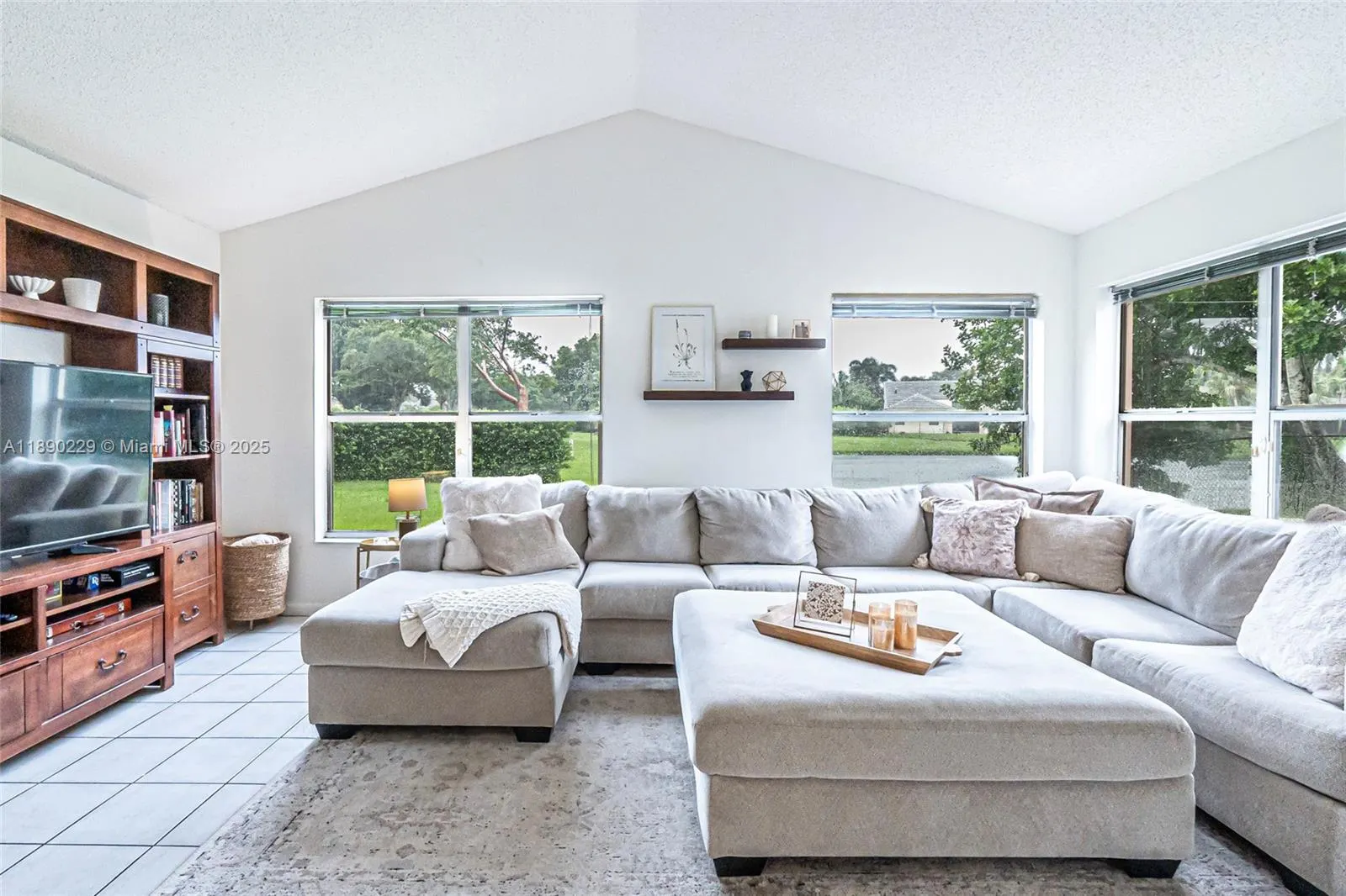 2913 Myrtle Oak Cir