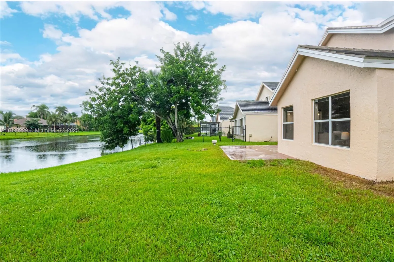 2913 Myrtle Oak Cir