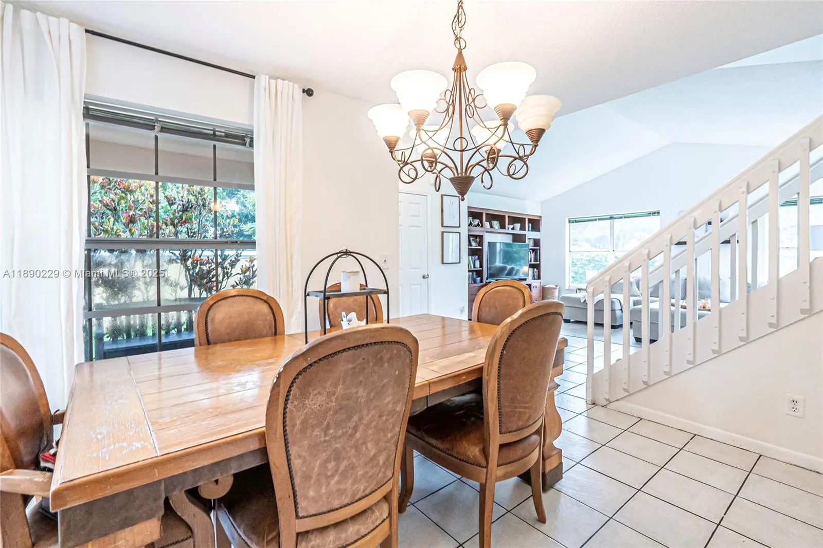 2913 Myrtle Oak Cir