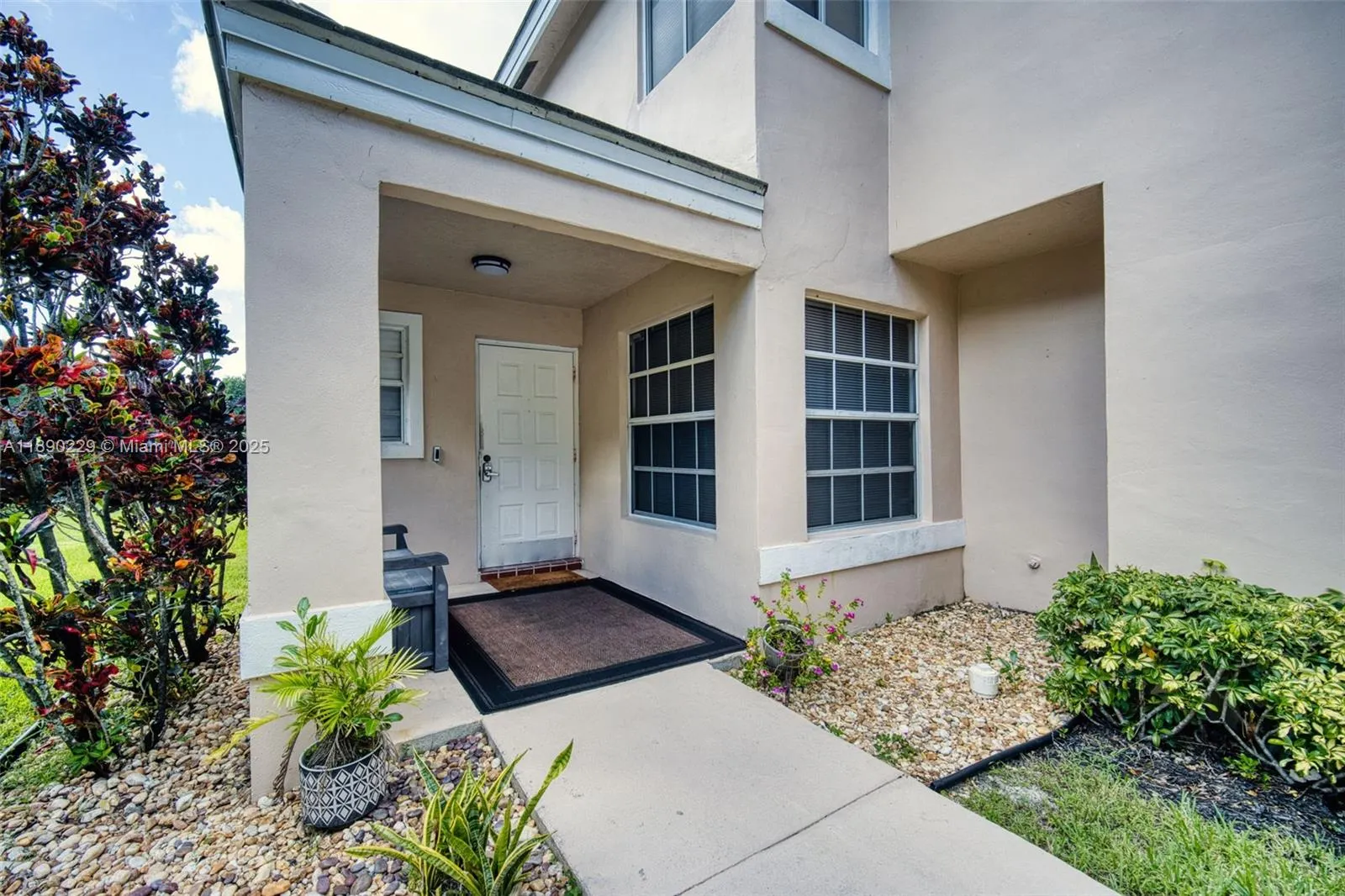 2913 Myrtle Oak Cir