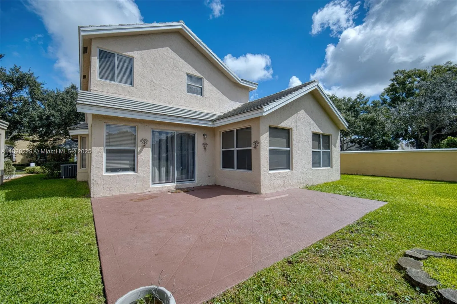 2913 Myrtle Oak Cir