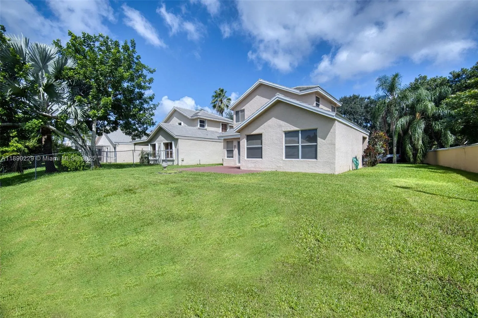 2913 Myrtle Oak Cir