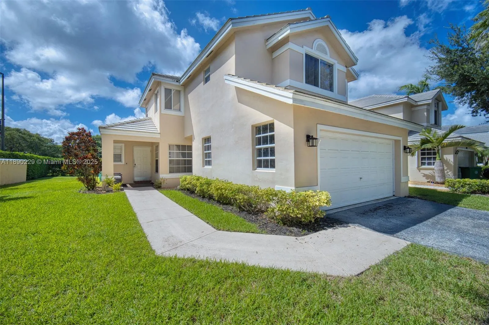 2913 Myrtle Oak Cir
