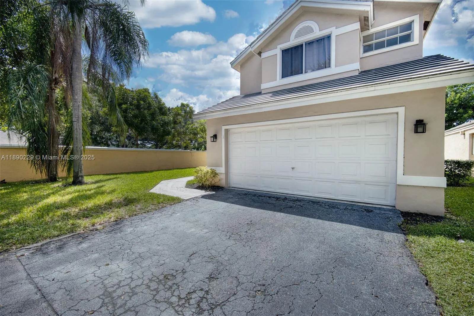 2913 Myrtle Oak Cir