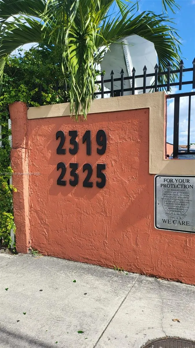 2319 W 60th St, #D204