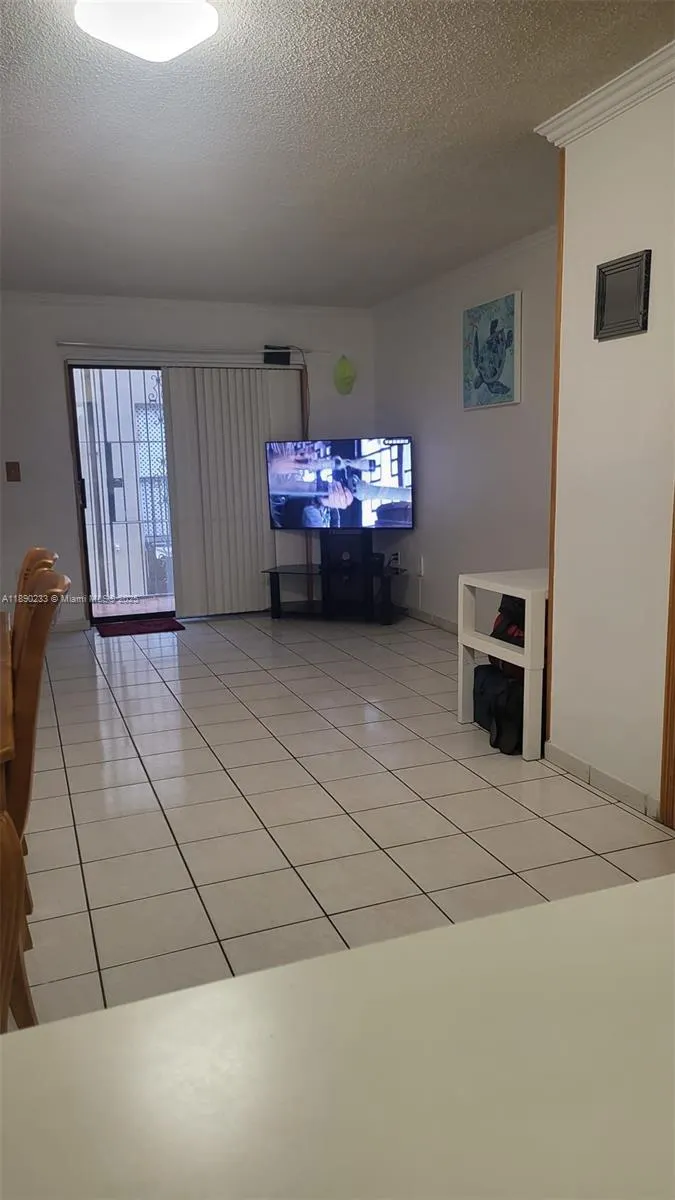 2319 W 60th St, #D204