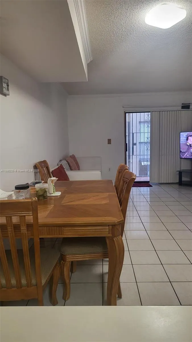 2319 W 60th St, #D204