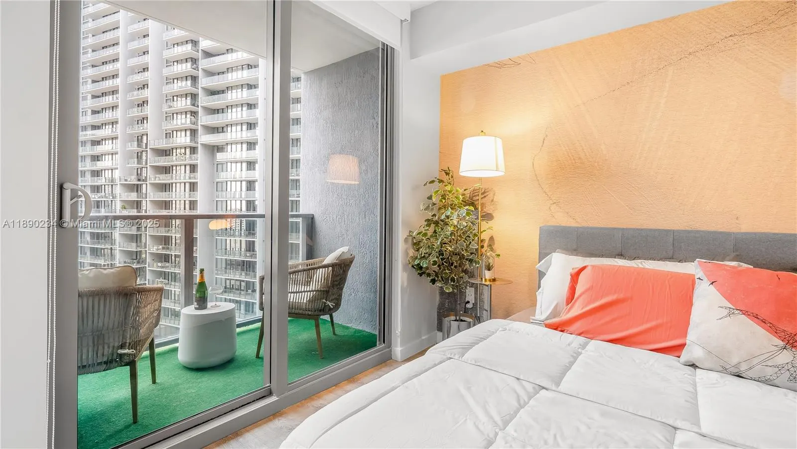 31 SE 6th St, #2203